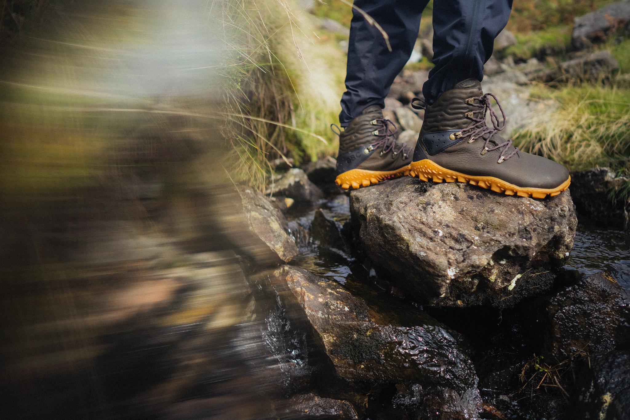 Barefoot pohorky VIVOBAREFOOT Tracker Forest ESC opatřené terénní podážkou od Michelinu